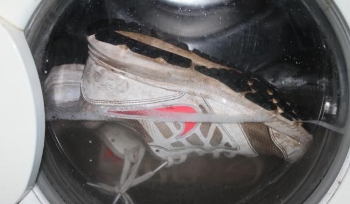 Можно ли кроссовки стирать в стиральной машине